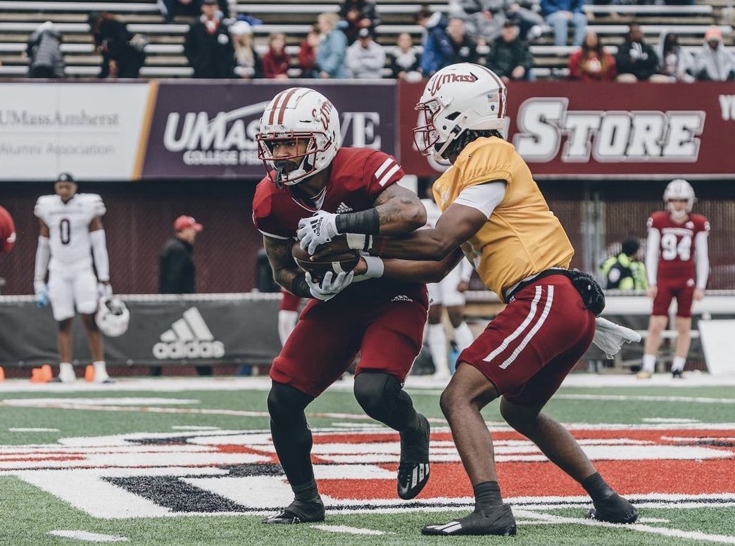 ZayWright42's tweet image. Blessed beyond measures to recieve my 3rd Division 1 offer from The university of Massachusetts ⚪️🔴 @ValdamarTBrower @CoachT_22 @coachjeff26 @CoachGeeMill @PBCbroncosFBALL @UMassFootball @MohrRecruiting @larryblustein @JerryRecruiting