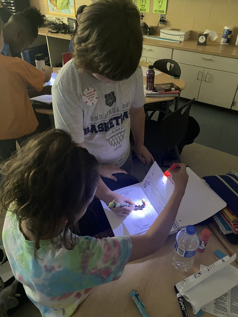 MrsCulbreth5th's tweet photo. With a little teamwork and a flashlight (sun), we investigated shadows throughout different times of the day! ☀️ https://t.co/JH7acCchaO