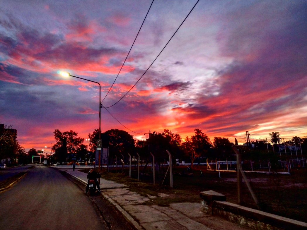 MikelaQuirin's tweet photo. Cómo vas a tener esos atardeceres https://t.co/G3WrTtJaAp