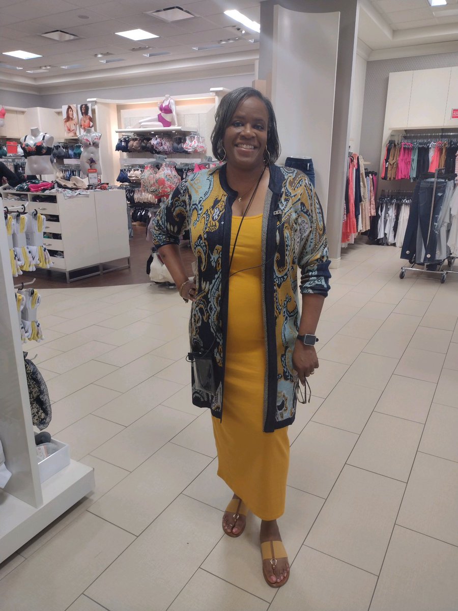 nikkib7971's tweet photo. My many looks for work! #LB #retaillife https://t.co/Ns9xCX16Il