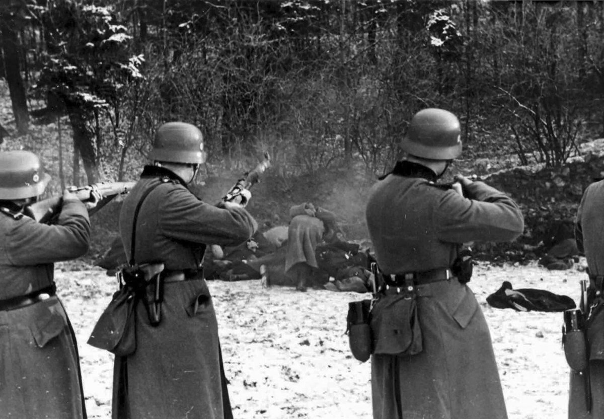 hoje_no's tweet photo. Essa relativização de um dos regimes mais terríveis e sanguinários da história é um desrespeito terrível à memória das milhões de vítimas que foram perseguidas e mortas pelo nazismo. Uma empresa pedir p/cidadãos consultarem os seus parlamentares sobre um projeto de lei “não é nazismo”, isto é que é nazismo: