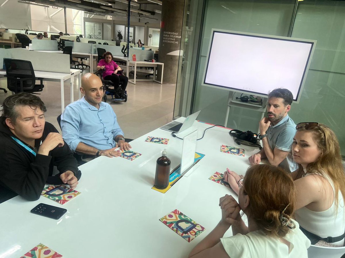 danimelma's tweet photo. #Medellín Hoy en @Ruta_N con Rocío Arango e @imckinnon80 cofundador de @GDIHub, @mikaelapatrick y su equipo de investigación, presentando los avances y estrategias en innovación inclusiva de  #Medellìn con y para Personas con Discapacidad

#Hágale #SinMiedo 
#SerCapaz #SePuede https://t.co/XDkdgTdcpB