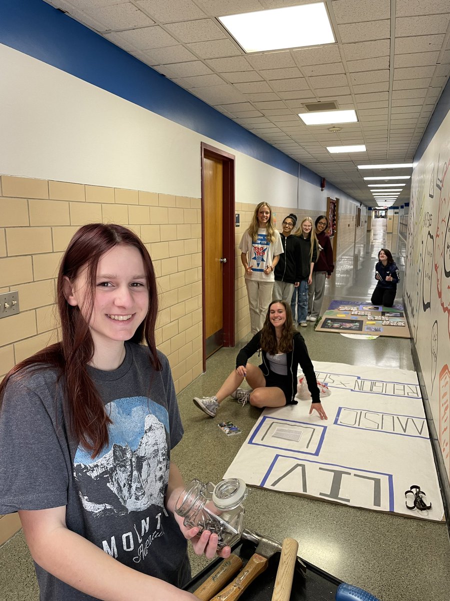 LanaArlene's tweet photo. Teamwork makes the dream work over here! 
The High School Art Show is up and officially opens tomorrow! 
Public viewing is from 6-9 pm Wednesday, Thursday, and Friday. 
Photos from setup today!
@MrsBabbitt @NazPrinMrB @NazHSPrincipal https://t.co/knVzknoBz9