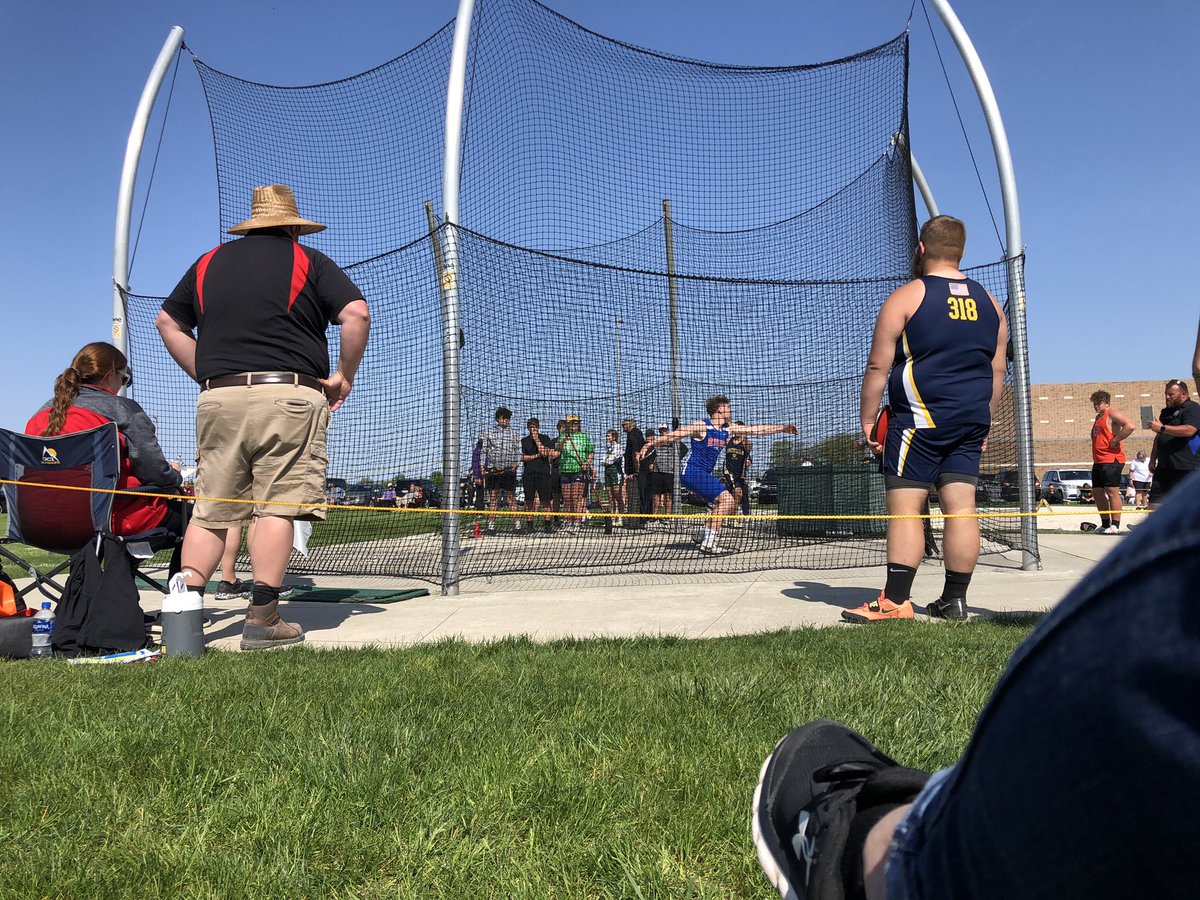 MEmom0304's tweet image. So proud of @AlexxUpdike for another new PR and fourth place finish in discus at the NWOAL championships in Bryan today! Way to go!! 
♥️🤍💙 #PHStrong