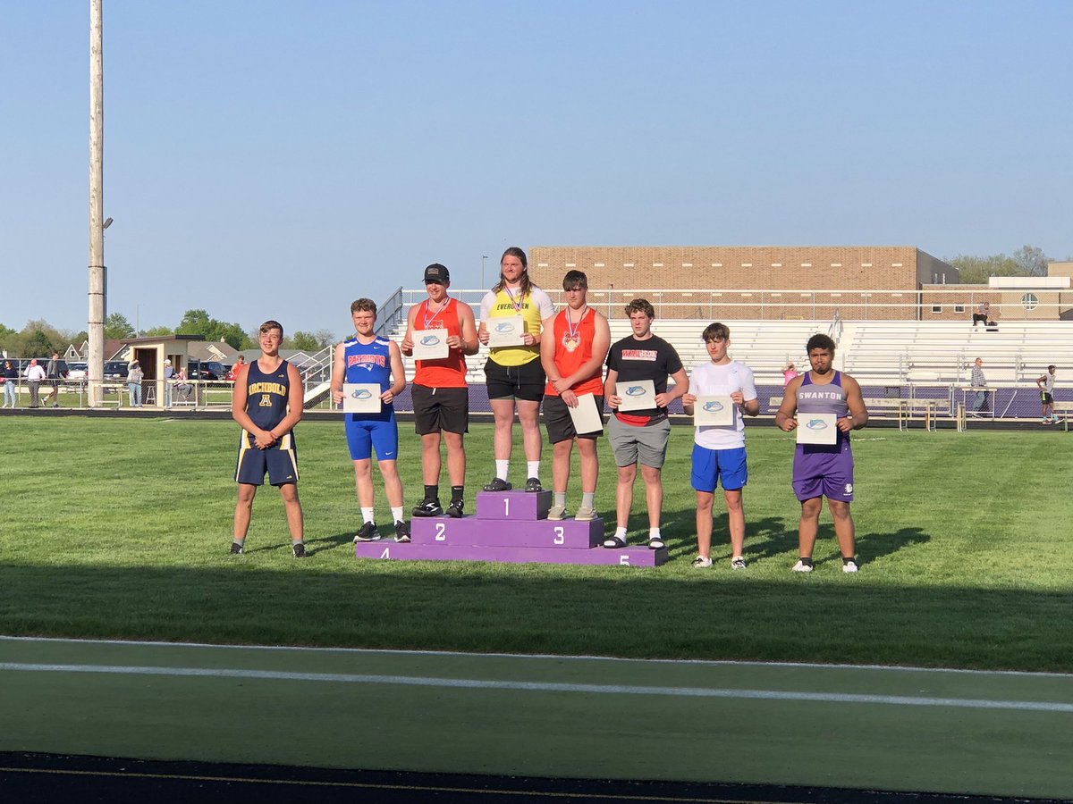 MEmom0304's tweet image. So proud of @AlexxUpdike for another new PR and fourth place finish in discus at the NWOAL championships in Bryan today! Way to go!! 
♥️🤍💙 #PHStrong
