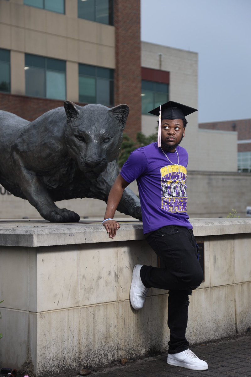 MusicKvng10's tweet photo. A long time coming, now it’s finally here. Its only up from here, the grind continues on. See you May 13th 💪🏾.

✅ B.S in General Music
✅Marching Storm 2017-2021
✅MSD Section Leader 2019-2021
✅Phi Beta Sigma Spr. 21
✅Deans List 2018-2023 https://t.co/0nR8Jucn3m