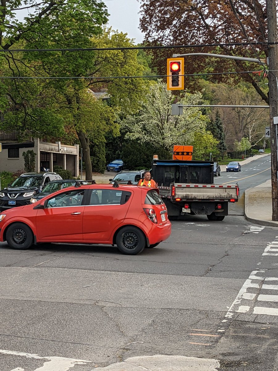 coreypearce's tweet photo. @hsr @hsr I am at Queen and Aberdeen waiting for the 34 to go up the hill where do I catch it? https://t.co/ujtK5fr8fe