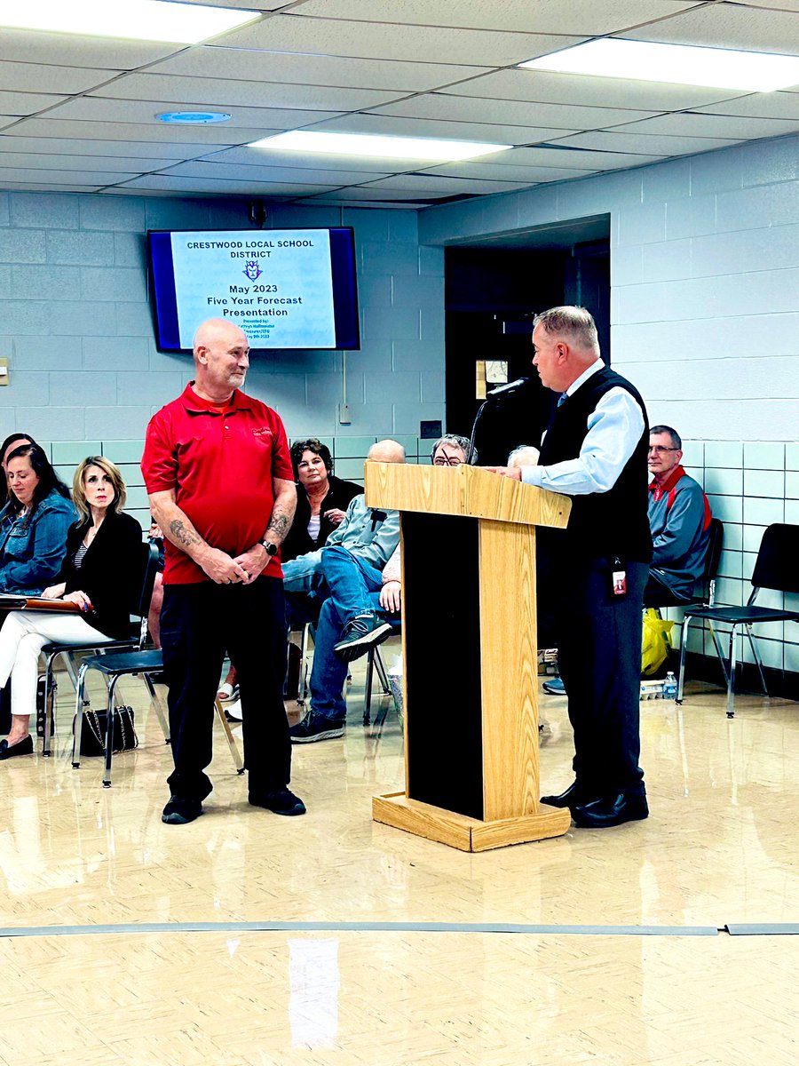 Congratulations on your retirement Doyle Hogue!! We appreciate your dedication and excellent years of service to Crestwood Local Schools! Happy Retirement! 😊@CrestwoodSupt
