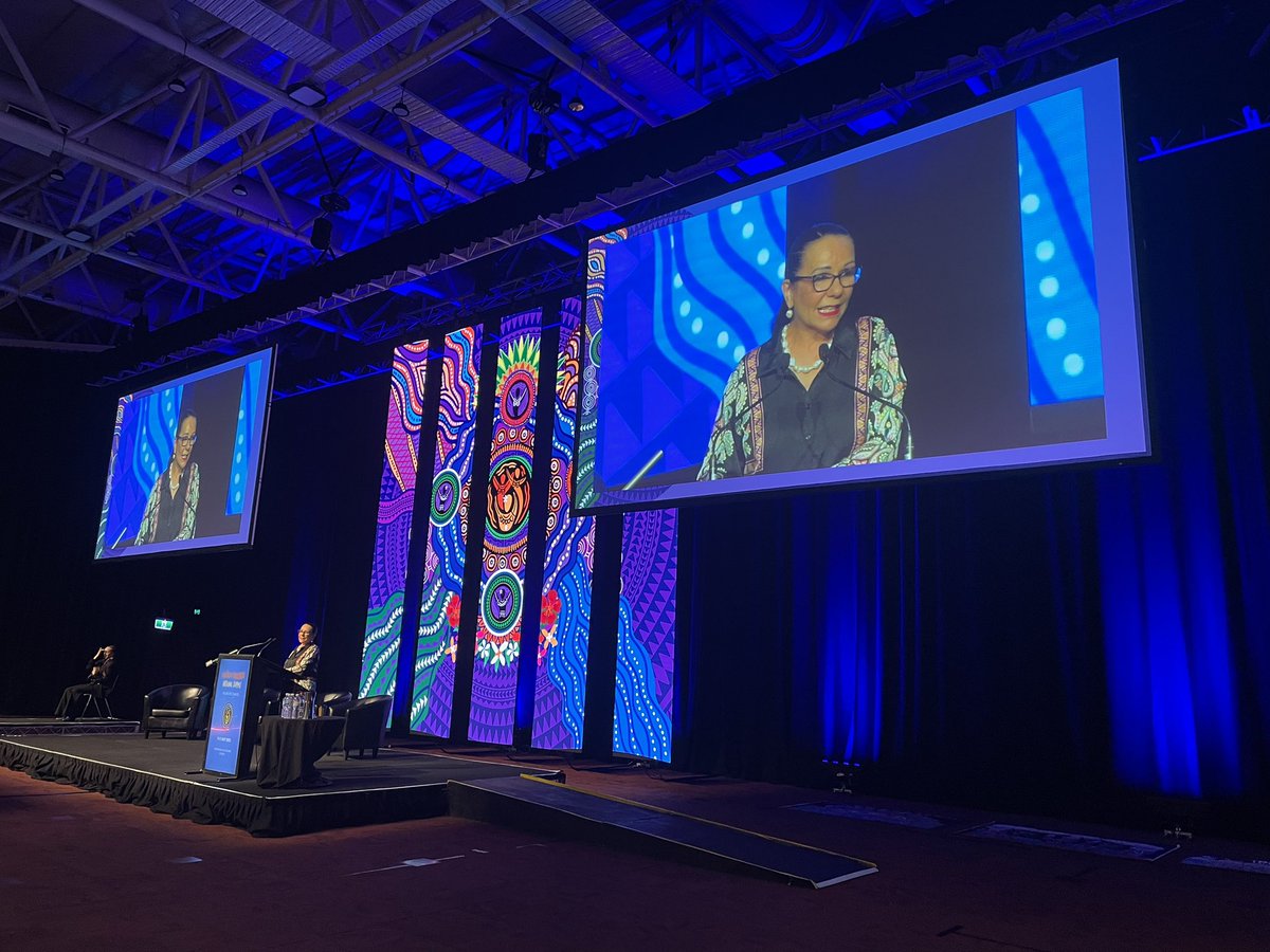 bec harnett tweet media