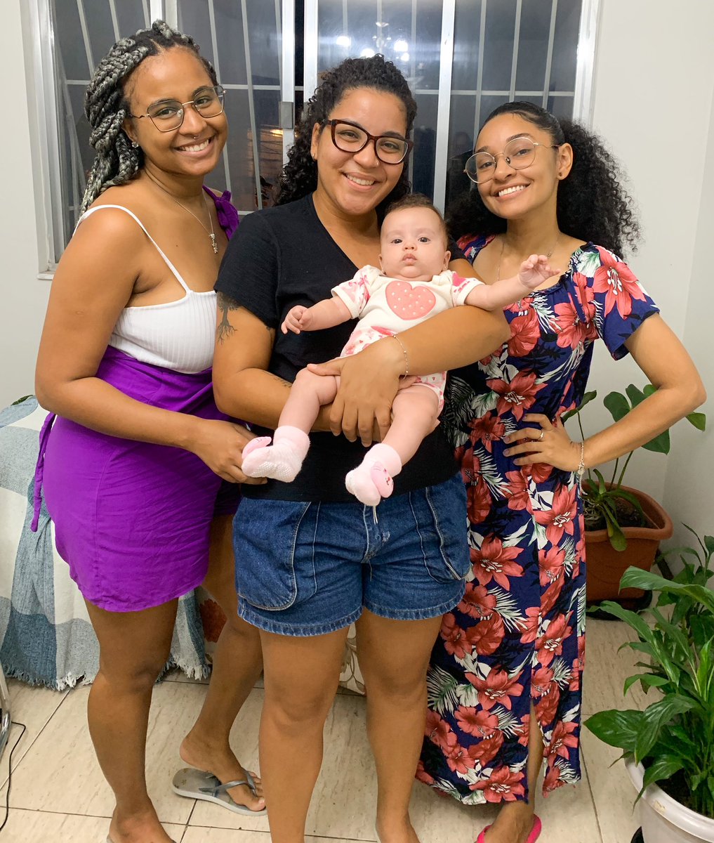 Jumirabel19's tweet photo. Os amores da minha vida @_joycealcantara @__dessaaaaa https://t.co/FUDvyIcfut