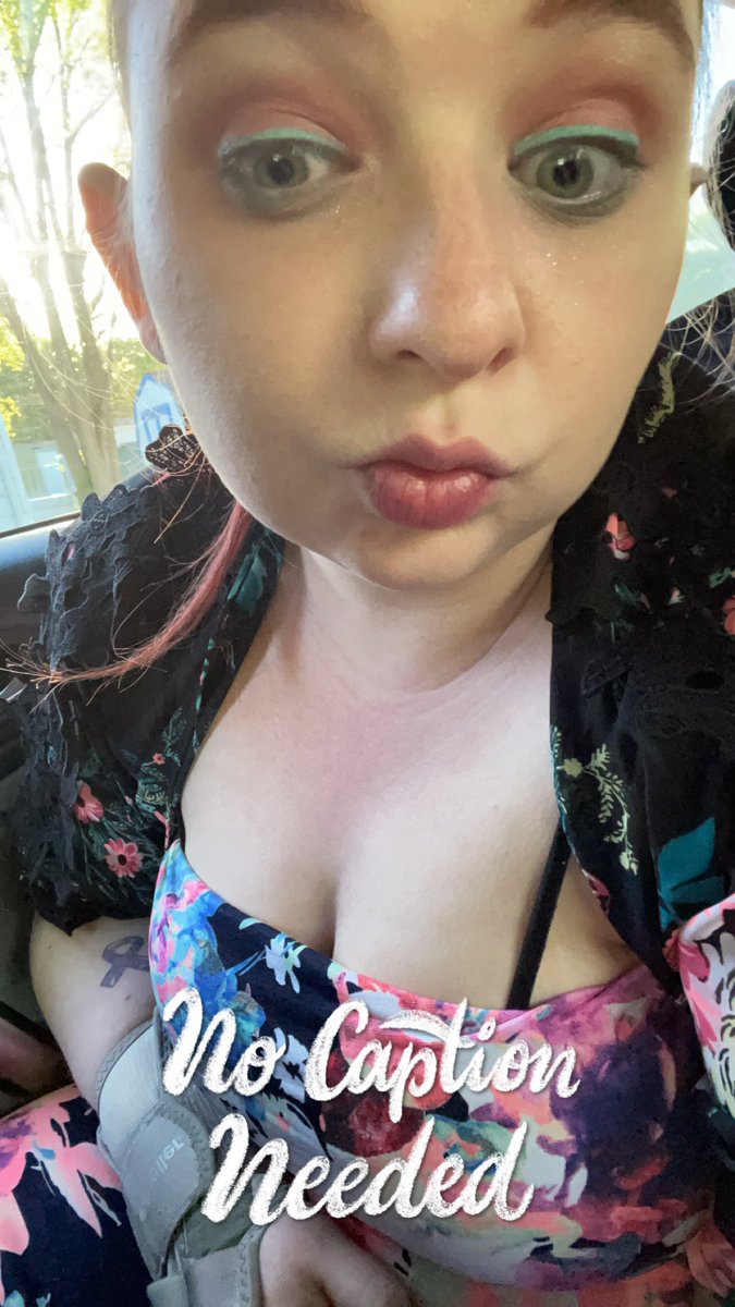 rawrqueen422's tweet photo. Got dressed up for the day https://t.co/q6Kp7BMONx