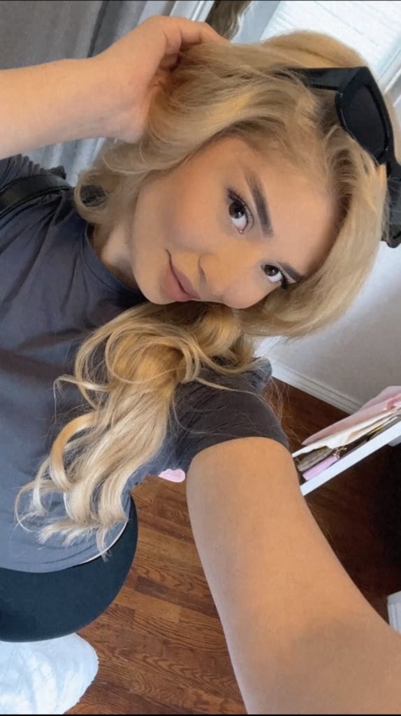 natalieduartee's tweet photo. BLONDE 🎀 https://t.co/ntY9rEurSM