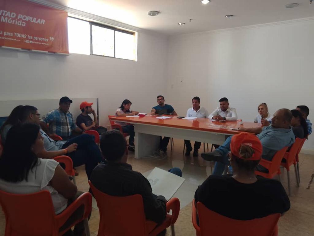 MujeresVPMerida's tweet photo. El comando de campaña de @freddysuperlano en #Merida se encuentra #ActivosPorLasPrimarias 
Engranando a la Naranja mecánica, se viene trabajo y full Activismo de calle con mucho entusiasmo, porque
#SiBarinasPudoVzlaPuede
#FreddySuperlanoPresidente https://t.co/3E47hyzMCU