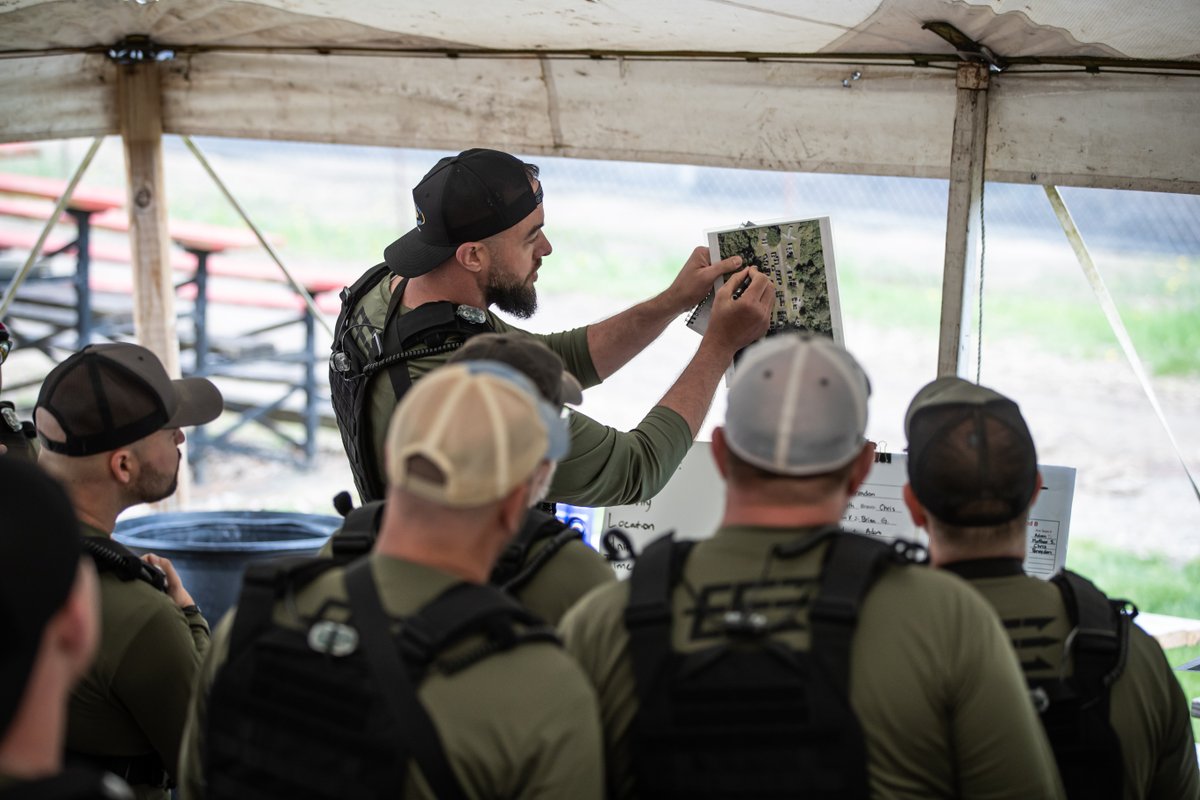 EchelonFront's tweet photo. #FieldTrainingExercises force us out of our comfort zones. In these chaotic scenarios, our leadership strengths and weaknesses are exposed. But this reality check is necessary in order to apply the Extreme Ownership principles and improve our skills in real time. #FTX007 https://t.co/P19eTTJ36B