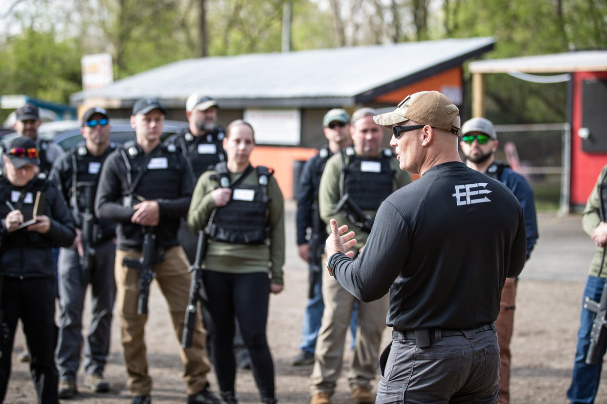 EchelonFront's tweet photo. #FieldTrainingExercises force us out of our comfort zones. In these chaotic scenarios, our leadership strengths and weaknesses are exposed. But this reality check is necessary in order to apply the Extreme Ownership principles and improve our skills in real time. #FTX007 https://t.co/P19eTTJ36B