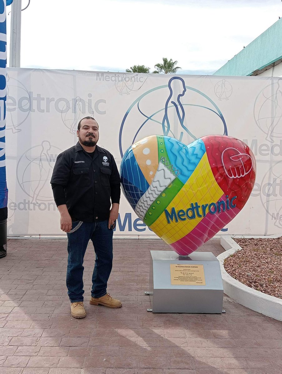 memosoliss's tweet photo. Primera escultura de corazón MEDTRONIC en Empalme Sonora #heart #corazon #sculpture #escultura #fiberglass #fibradevidrio #medtronicEmpalme #artist #artista #kraneocustompaint https://t.co/thWnbs2xul