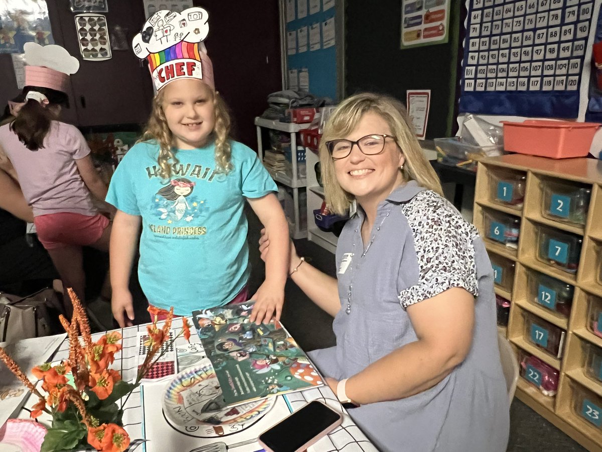 wojcikfaith's tweet photo. Our first grade Reading Cafe was a great success today! How precious to watch these hard-working readers pull out their books and read to their parents. #Hayes Hawks #HayesFirstGrade https://t.co/bsms9iu4aZ