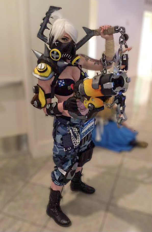 Voxy on Twitter: "Seeing and being around all this amazing MTG cosplay has given me a familiar