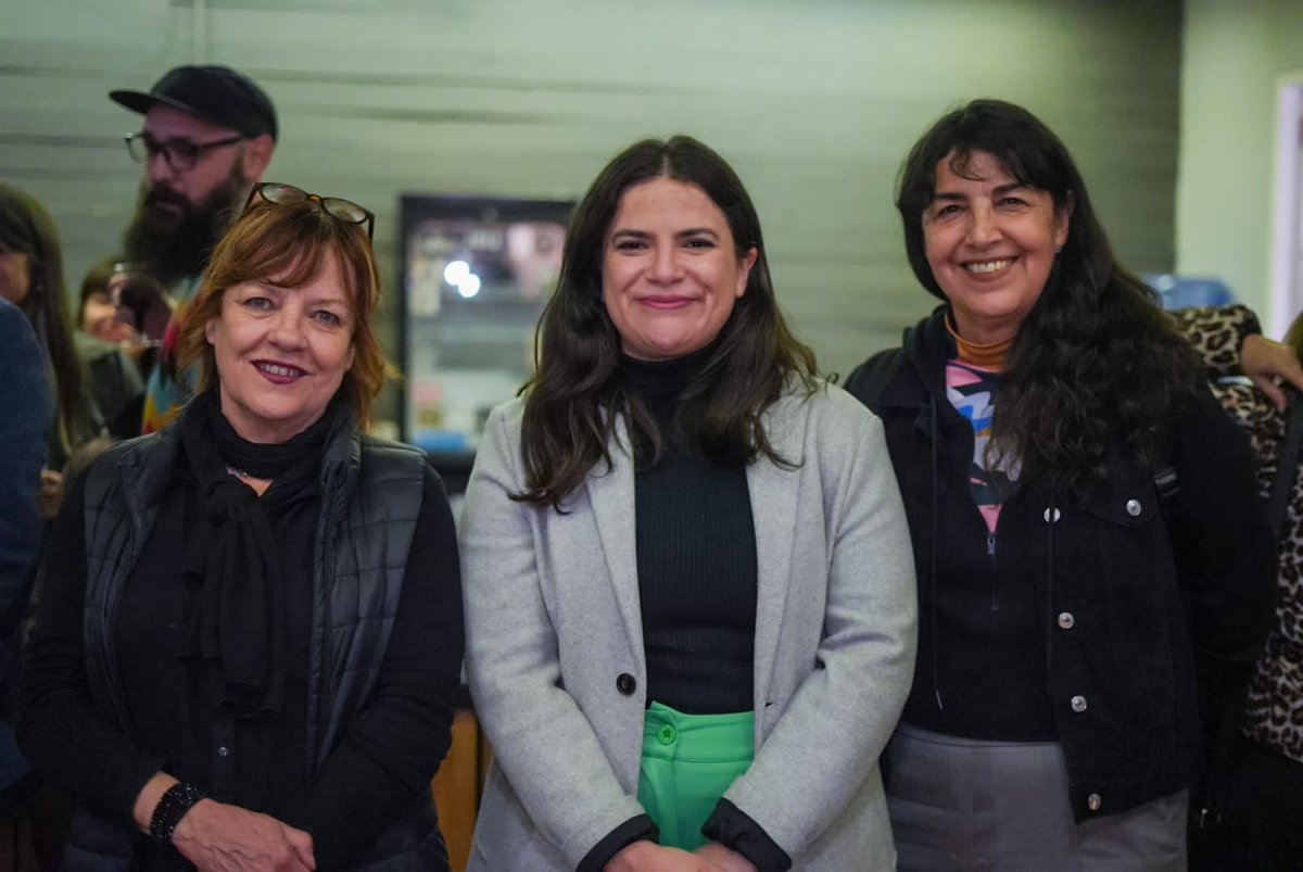 MinMujeryEG's tweet photo. 💜 Ministra @totiorellanag asiste a la ceremonia de inauguración de la 13° edición de @FEMCINE, festival que releva el trabajo de realizadoras y acerca al público películas relacionadas con las temáticas de género ✅ https://t.co/658OHAhi9b