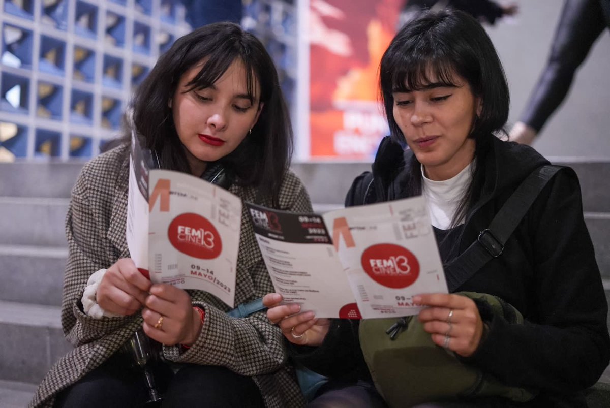 MinMujeryEG's tweet photo. 💜 Ministra @totiorellanag asiste a la ceremonia de inauguración de la 13° edición de @FEMCINE, festival que releva el trabajo de realizadoras y acerca al público películas relacionadas con las temáticas de género ✅ https://t.co/658OHAhi9b