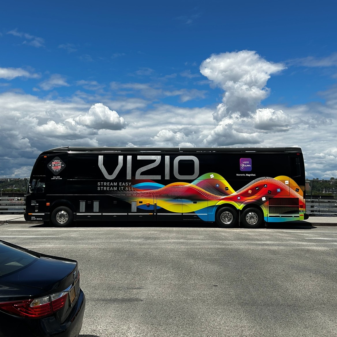 VIZIO's tweet photo. The #VIZIOBus hosted @talkinjake and @joezmcfly in NYC as we transformed the street by Hudson Yards into the ultimate gaming hub. ๐ฎ
Thanks to @jomboymedia and stay tuned for their #MLBtheShow video coming to @JMGamin_ on YouTube. ๐ https://t.co/JNhfVn3fJV