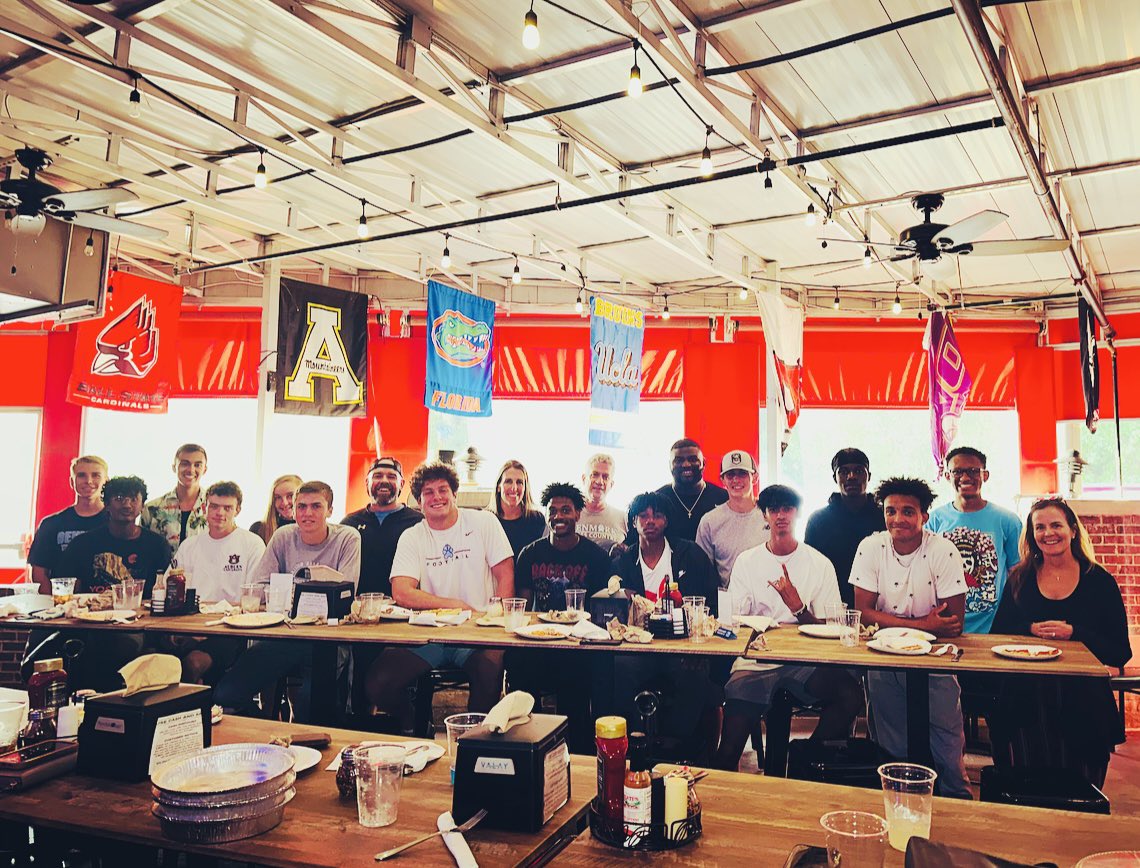 Dinner for the state meet participants tonight at <a href="/MyRosatisatl/">Rosati's Pizza</a> #GoDanes🐶