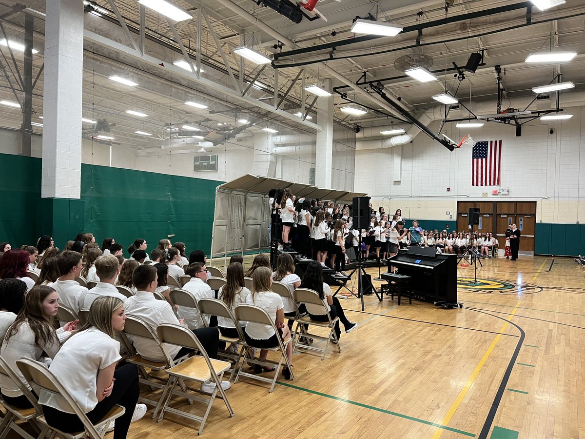 PrincipalRAdams's tweet photo. Our @34Oakland Eagle Singers (4th/5th grade choir) joined together with the singers from @D34Hurricanes , @WCPetty34 & @AUGSWarriors and put on a dynamic show! 1st ever @AntiochCCSD34 Spring Choral Concert! #D34ALLIn #MusicMakesTheWorldGoRound https://t.co/4MR2gW0DOY