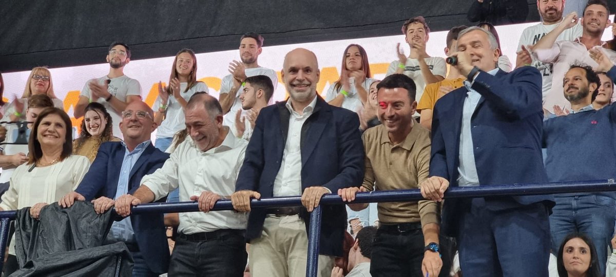 Oficialmente candidato de todos los cordobeses! Felicitaciones <a href="/ljuez/">Luis Juez</a>, <a href="/marcoscarasso/">Marcos Carasso</a> y <a href="/oagost/">Oscar Agost Carreño</a> por el compromiso y la entrega que tienen con la provincia! Estoy convencido de que la gente los va a acompañar. ¡Juntos y unidos vamos a transformar Córdoba y todo el país!