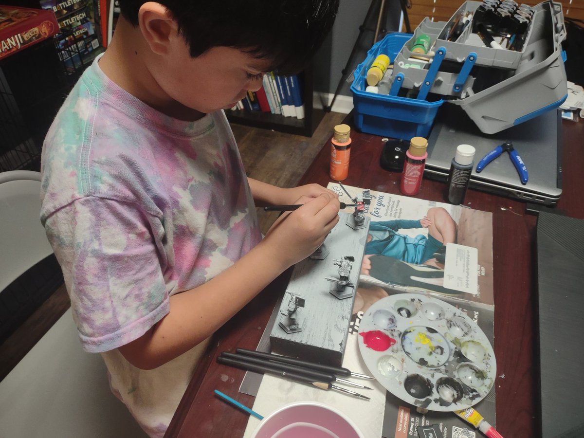 My son painting his 'Samurai' mechs.
#firstmechs
#battletech #battletechgame #mechwarrior #miniaturepainting #boardgame #tabletopgaming #miniatures #wargames #miniaturephotography  #battletechminiatures #battlemech #innersphere #3025battletech #3Dprintedmech