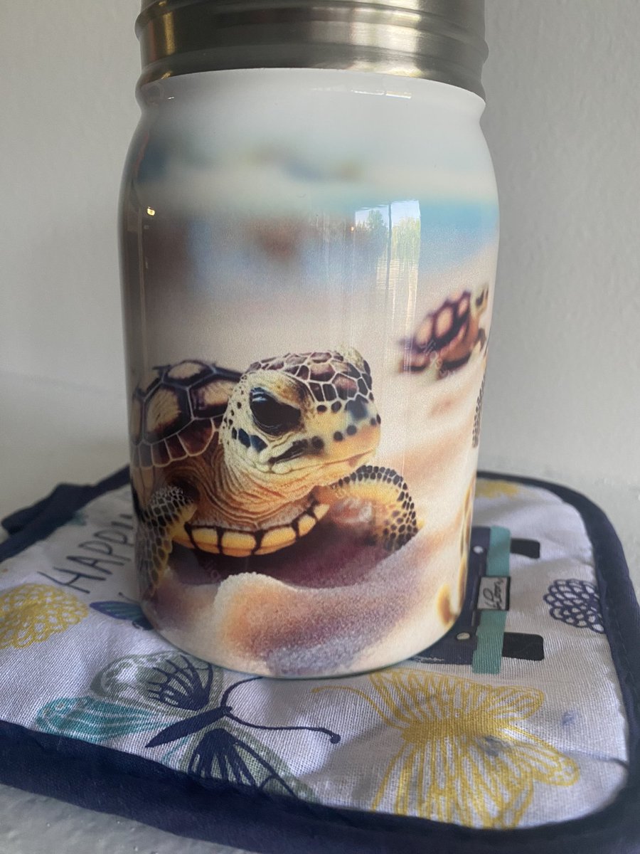mamahowdy2306's tweet photo. This is a 17oz metal cup with a metal straw! *almost* any design you can think of can go on this cup! $18 🙂 #handmade #shopsmall #personalizedcup #turtlecup #seaturtle #turtle https://t.co/DJp9uU0knP