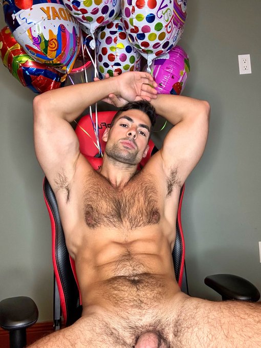 Wanna come play videogames?🎮
https://t.co/qj8z95S2CS https://t.co/3ApYUMShbo