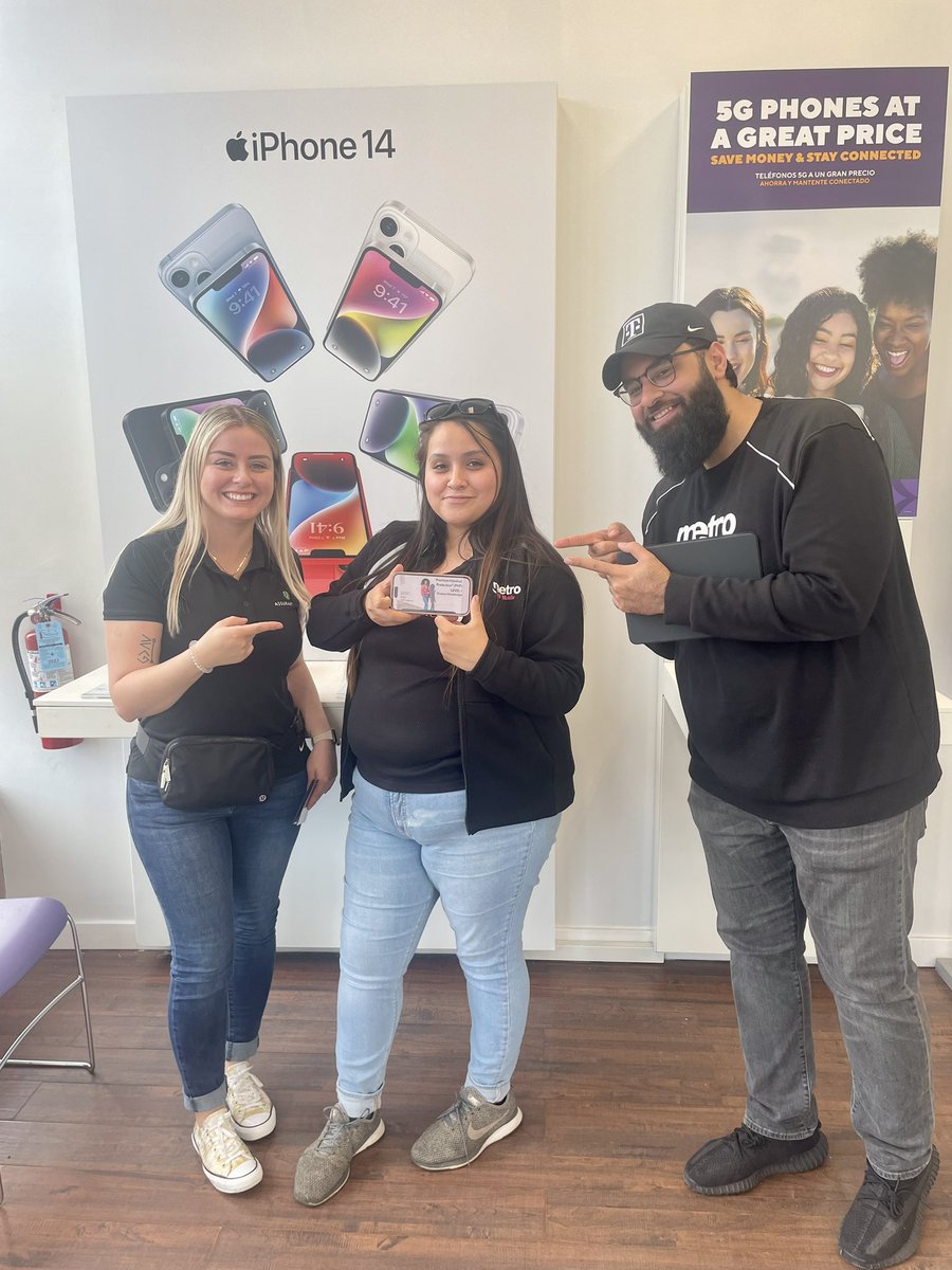 Collaboration is key to success! Spent the day in Sunny Chicago South with @SaadYasin54 & @5GReyes. Our salesmakers are Assurant Certified & ready to bring the value to our customers 🔥Let’s GOOO!! #TeamAssurant #MetroByTMobile @AlVasquez14
