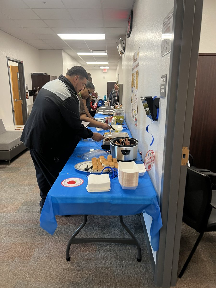 LehighMiddle's tweet photo. Thank you @GCEI_Naples -Gulf Coast Educators Insurance for treating out teachers to a delicious lunch today for day✌🏼of teacher appreciation week! 

#Bruins #LehighAcres #TeacherAppreciateWeek https://t.co/BehFeH1m43