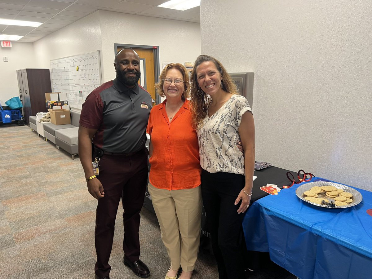 LehighMiddle's tweet photo. Thank you @GCEI_Naples -Gulf Coast Educators Insurance for treating out teachers to a delicious lunch today for day✌🏼of teacher appreciation week! 

#Bruins #LehighAcres #TeacherAppreciateWeek https://t.co/BehFeH1m43