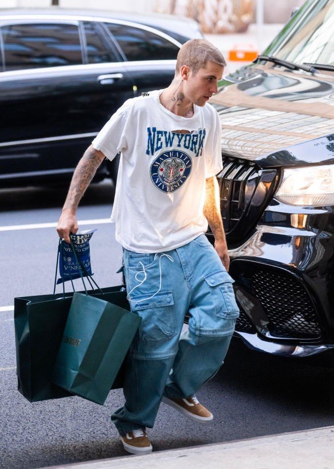 offmybieber's tweet photo. HE LOOKS SO GOOD https://t.co/KQe12E247D