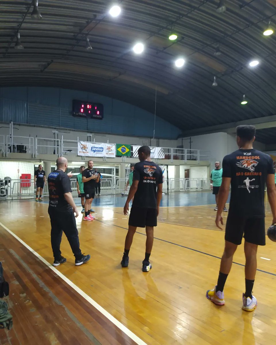 HandSaoCaetano's tweet photo. Semana iniciada! Foco nos objetivos! đ â«
#golaranjas
.
.
Dalesports
Cadernos Jandaia
Prefeitura de SĂŁo Caetano do Sul
.
.
#goscs #laranjas #handebolsaocaetano #saocaetanodosul #vaaoginasio #handebol https://t.co/ilbG4nD8IC