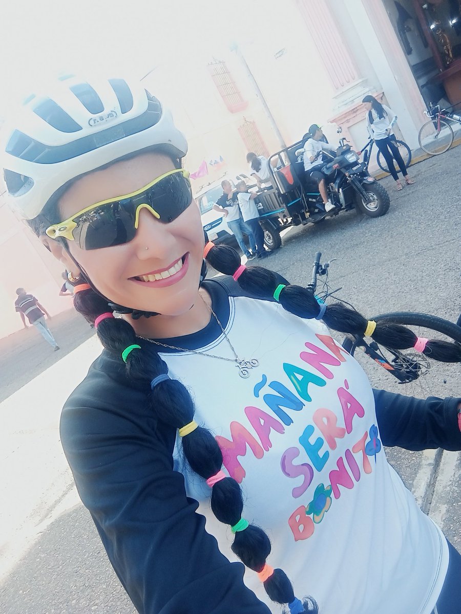 Bethsy_Chirinos's tweet photo. Rodar Bicicleta con el Jersey de "Mañana será Bonito" y escuchando ese album con mis audífonos... Lo Máximo "Amargura" a todo volumen 💖
#mañanaserabonito #MananaSeraBonitoTour #ciclismo #mtb #amargura #KarolG https://t.co/JktgKIt79v