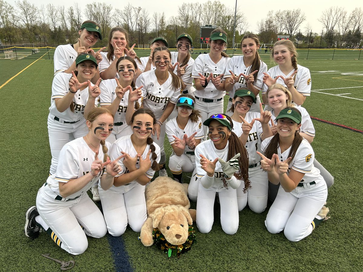 northvsoftball's tweet image. Another BIG DUB for the Spartan Softball team as they beat the regionally undefeated Niagara Wheatfield Falcons. Great battle by both teams. #TurntheKey 🔑💫

@wnyathletics @patrickjnagy @northspartans @will_athletics @sect6softball @bufnewspreptalk @tbnsports