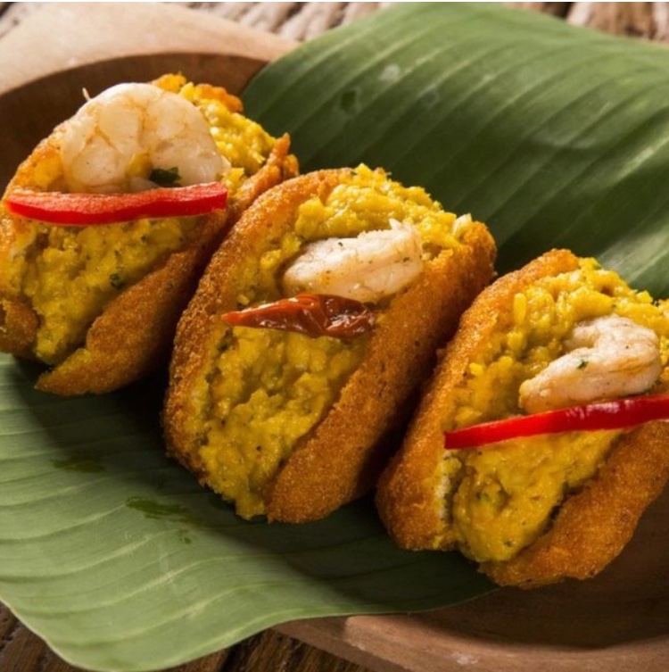 GingerTemperos's tweet photo. A comida do Nordeste do Brasil é 
fortemente influenciada pela culinária africana. O dendê foi introduzido na América a partir do século XVI, coincidindo com o início do tráfico negreiro para o
Brasil. https://t.co/bmw6JQBPDp