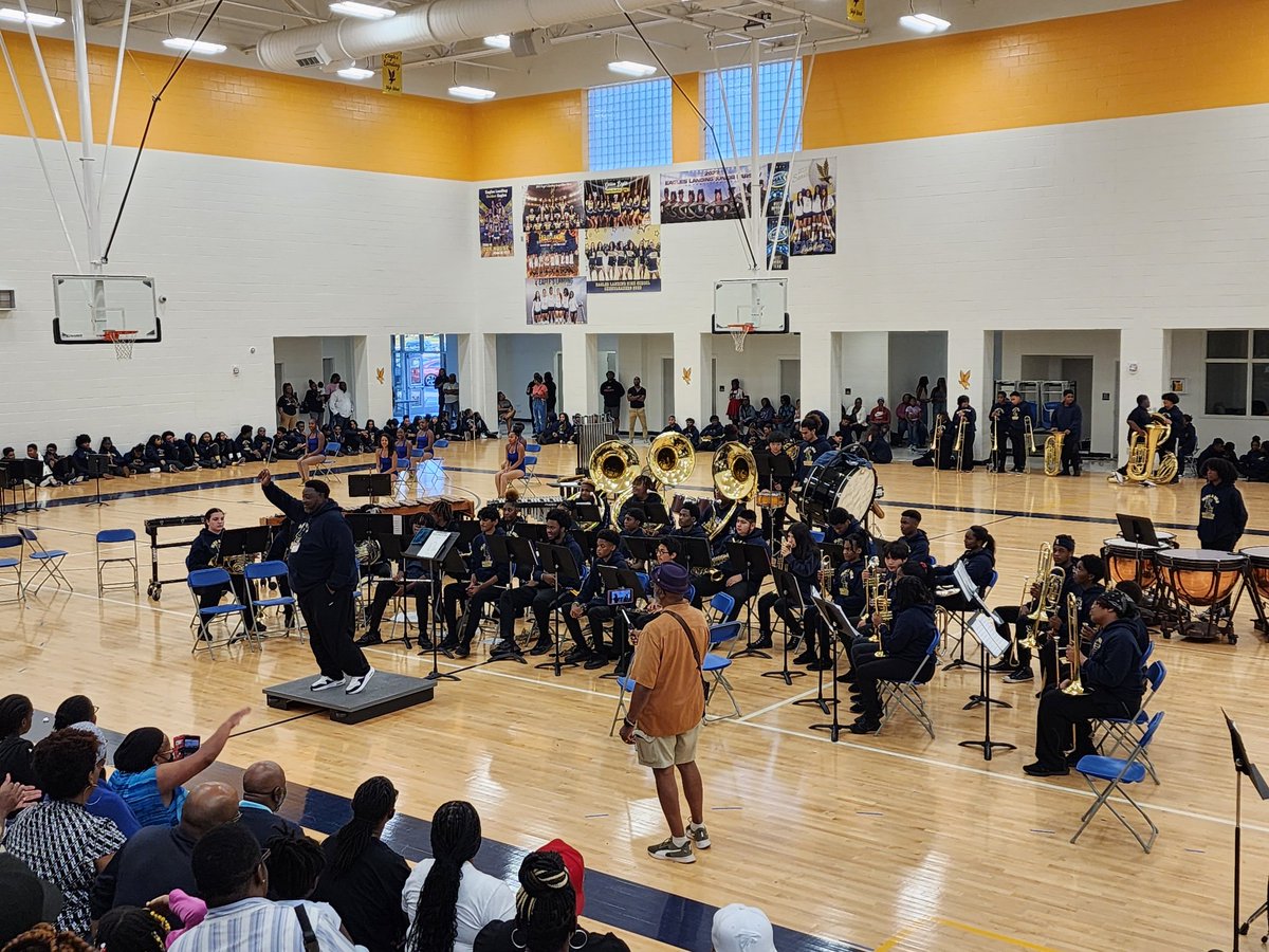 Tonight was amazing to see and hear ELHS and ELMS come together as one band to make one sound. @ELHS_HCS @HenryCountyBOE @DrKeshaJones1 @KindraTukes @RWilliams_EDS @Courtneyque1