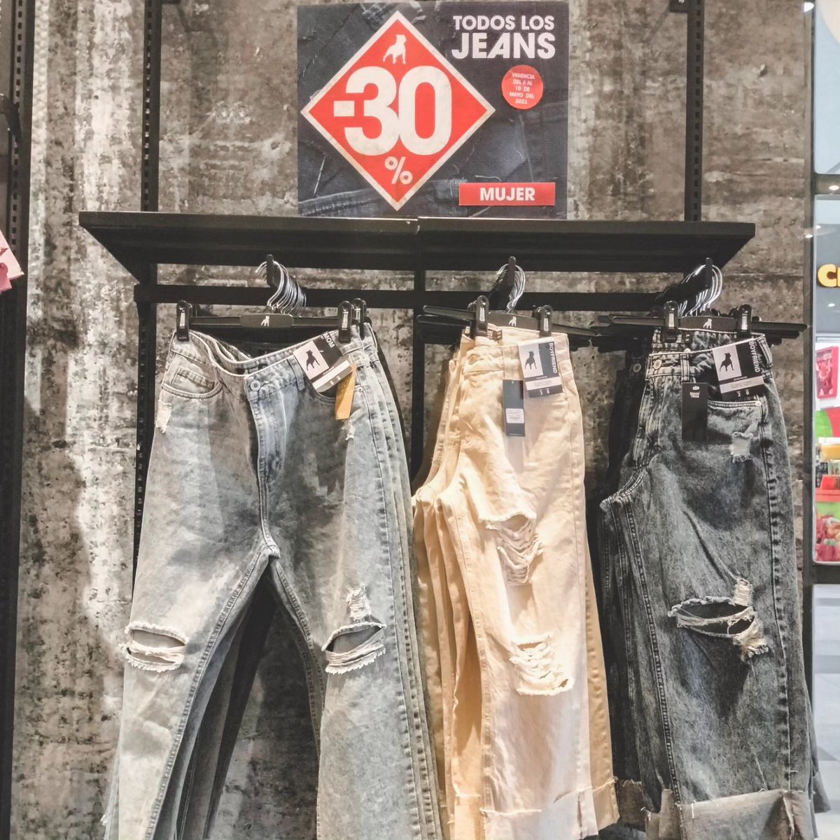 viaaltamx's tweet image. ‼AÚN ESTÁS A TIEMPO‼
Todos los jeans de mujer con descuento del 30% 😎 en Cuidado con el Perro ✨.

*Vigencia al 10 de mayo*

#ViaAltaSalamanca #TUVIAaLaModa