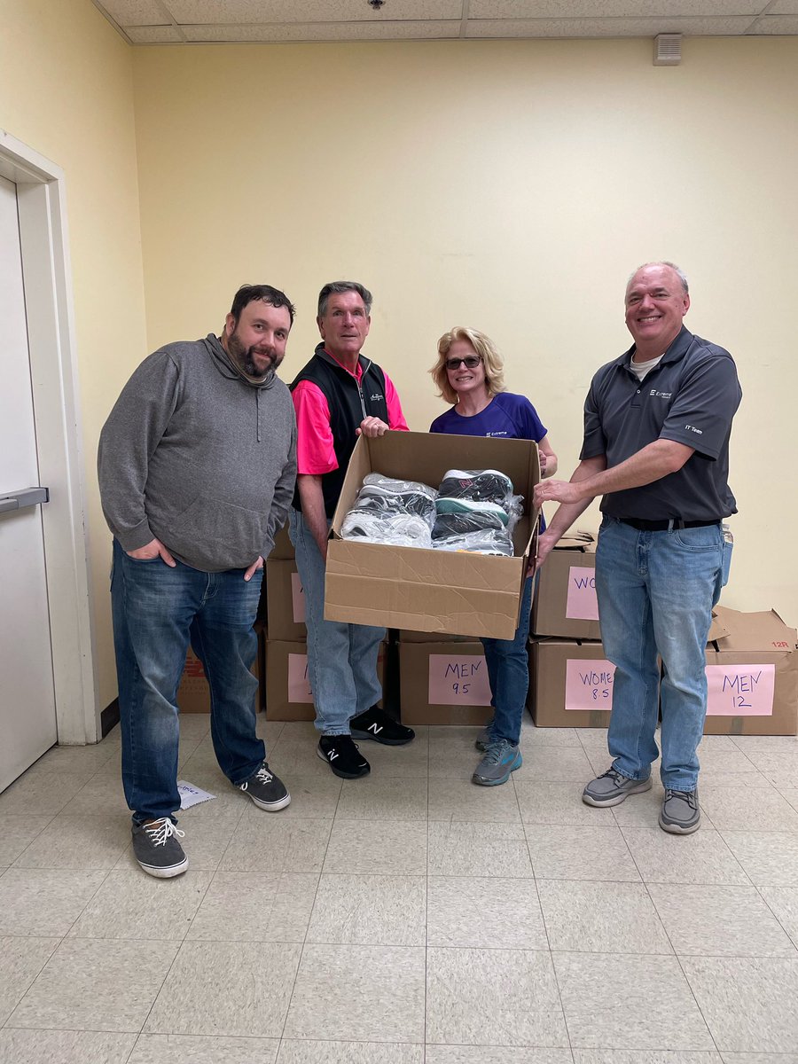 pagan_tony's tweet photo. @ExtremeNetworks #Salem #NH site #Team of #Volunteers at the #LazarusHouseMinistries in #Lawrence #MA for #DayofGiving!!!
#extremegivesback
https://t.co/JBkmPQXpsm
#foodpantry
#familyshelter
#goodshephardcenter
#thriftstore https://t.co/7cTVwFvU3T