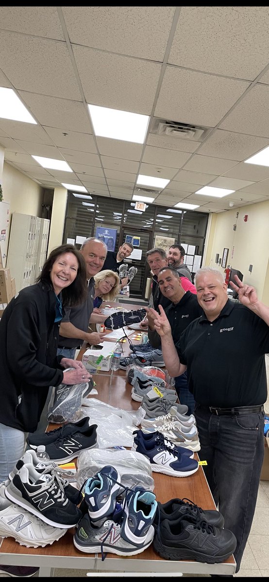 pagan_tony's tweet photo. @ExtremeNetworks #Salem #NH site #Team of #Volunteers at the #LazarusHouseMinistries in #Lawrence #MA for #DayofGiving!!!
#extremegivesback
https://t.co/JBkmPQXpsm
#foodpantry
#familyshelter
#goodshephardcenter
#thriftstore https://t.co/7cTVwFvU3T