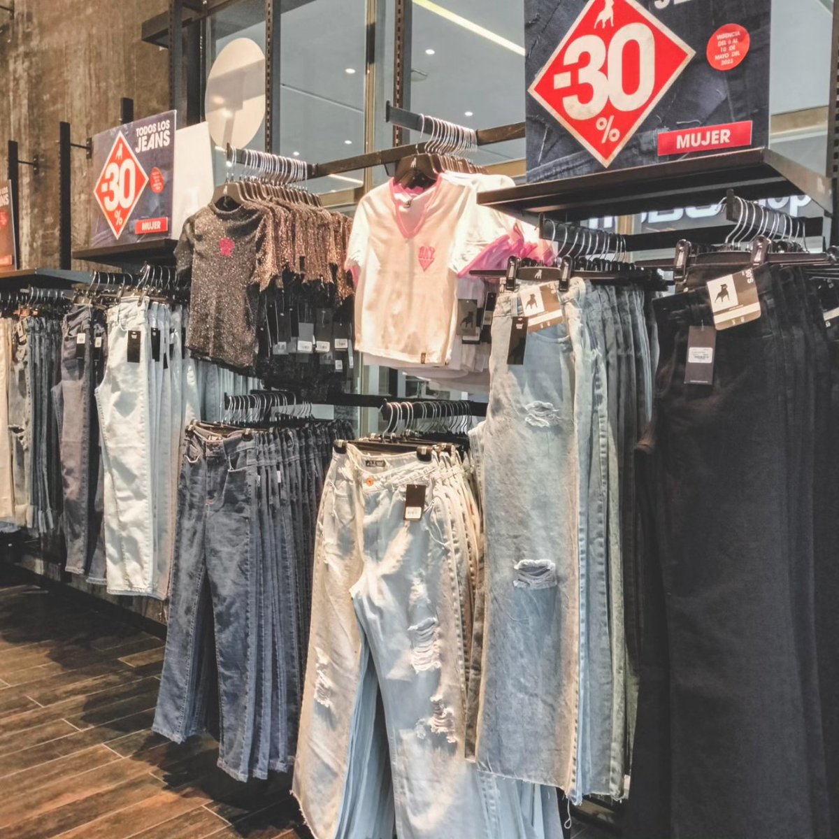 viaaltamx's tweet image. ‼AÚN ESTÁS A TIEMPO‼
Todos los jeans de mujer con descuento del 30% 😎 en Cuidado con el Perro ✨.

*Vigencia al 10 de mayo*

#ViaAltaSalamanca #TUVIAaLaModa