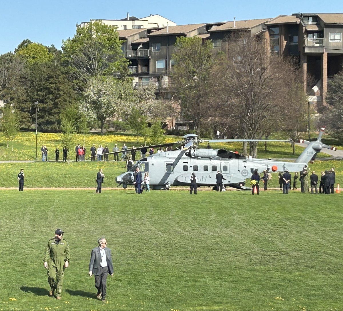 StMartinCSS's tweet photo. Today was a very special day at St. Martin - we had a visit from a Mustang alum who is now a Cyclone pilot with the RCAF!  Major Antonio Gomez landed his helicopter on our field then spoke to us about life in the military. Thanks for letting us check out your sweet ride 🚁🇨🇦 https://t.co/k6D5Uayson