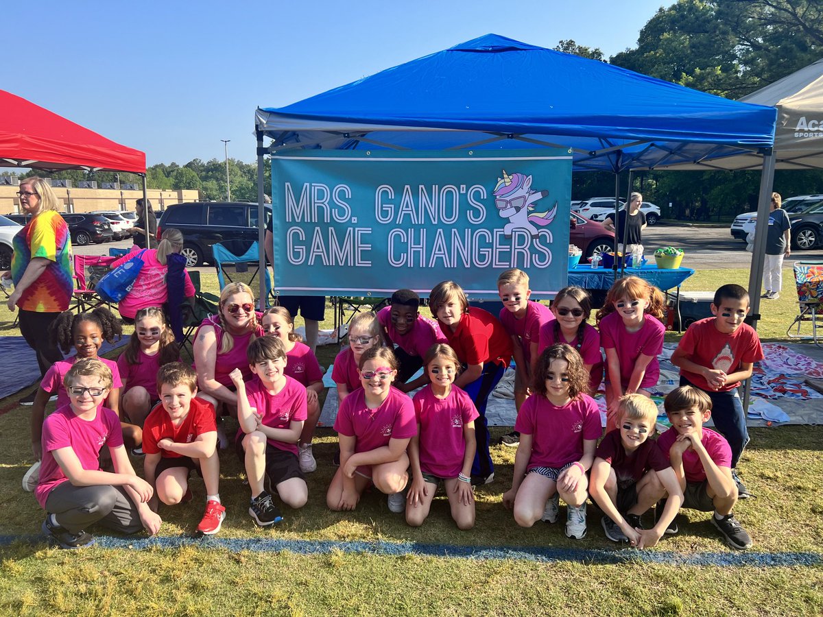 dream_grade's tweet photo. Love my new sign! Thank you ⁦@boardandbrushcs⁩ ⁦@oesrams⁩ #oakrams #NoPlaceIdRatherB https://t.co/Umkc6SKfOM