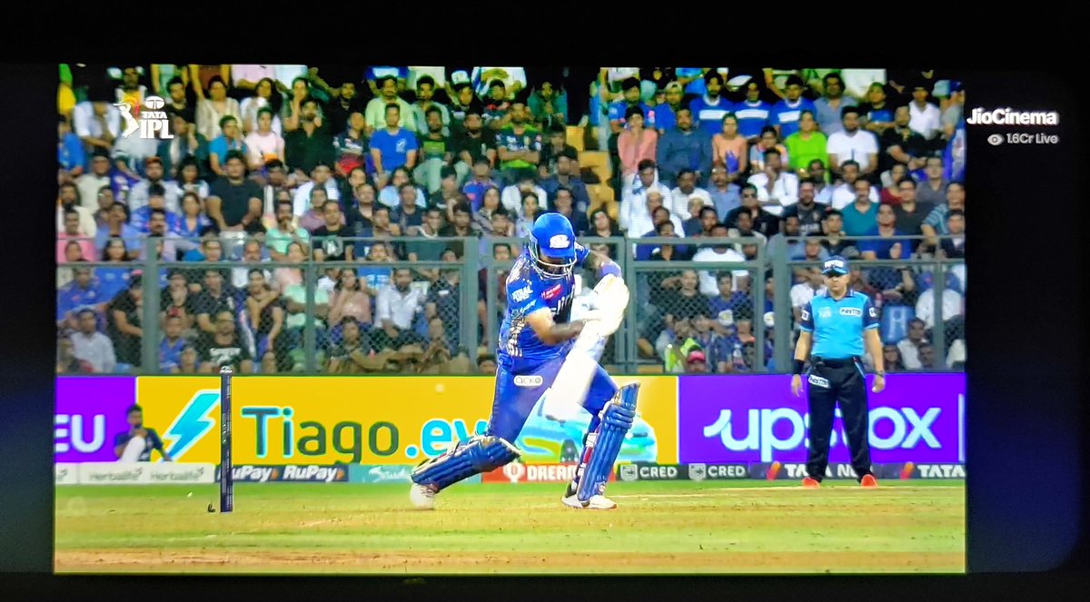 जंगल में शेर जब चैन की नींद सोता है ,तो कुत्तों को गलतफहमी हो जाती है की जंगल में अपना राज है
पिछ्ले 6 मैचों में सूर्यकुमार यादव: 57, 23, 55, 66, 26, 83
समाजवादी पावर 💪
#SuryakumarYadav