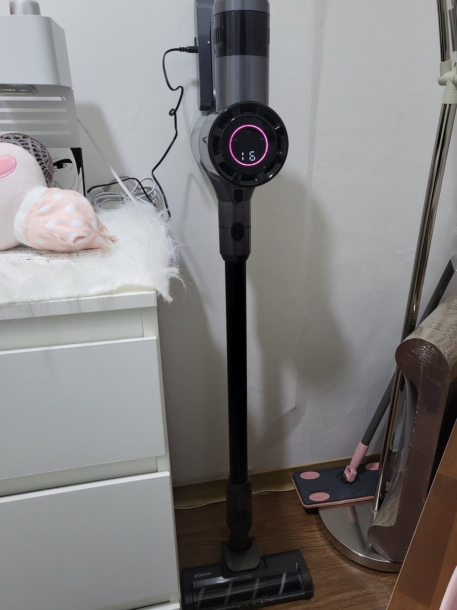 moongom22's tweet photo. 달곰즈 추첨으로 받은 행커 청소기 400W 모델
가볍고 강력해서, 청소할 때 먼지가 날아가는 모습을 보면 마치 내가 해리포터가 된듯???ㅋㅋㅋㅋ
 #행커청소기 #400W #추천
#달곰즈 
#NFT 
#메타비치 https://t.co/K9Gllps3dW