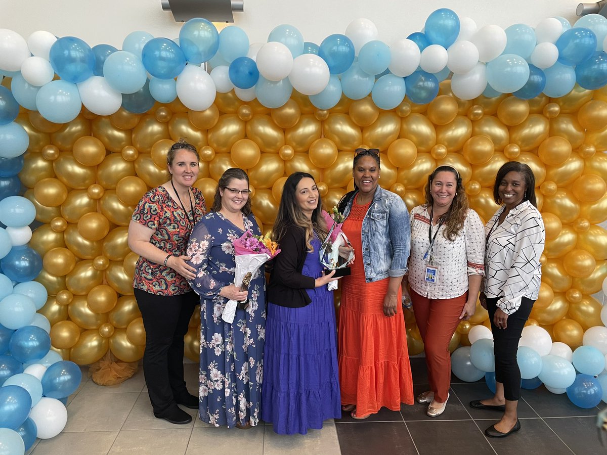 natastewie's tweet photo. The @MacArthurCards parent liaison is a ROCKSTAR! She has a split role at Mac as an admin assistant &amp; parent liaison. She earned Seal of Excellence Diamond status tonight! That is not an easy feat &amp; she did with half the time of a full time liaison. @Macparentcenter @IrvingISD ❤️ https://t.co/iK7oNynl6Z