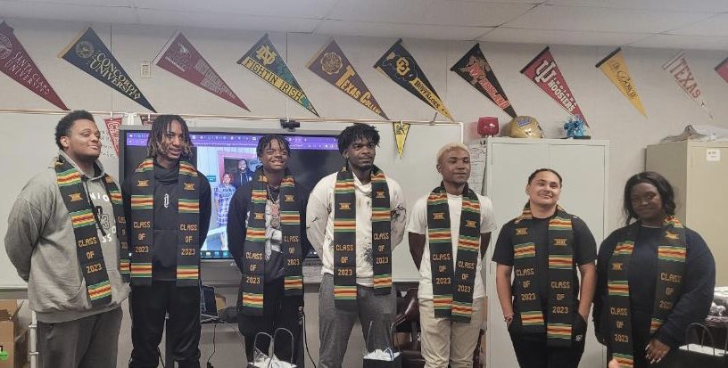 MightyTarbabes's tweet photo. Black Parent Advisory Committee Culmination Celebration
#BPAC #blackstudentachievement #notastatistic #ComptonHS https://t.co/yG5Hb8vgm7